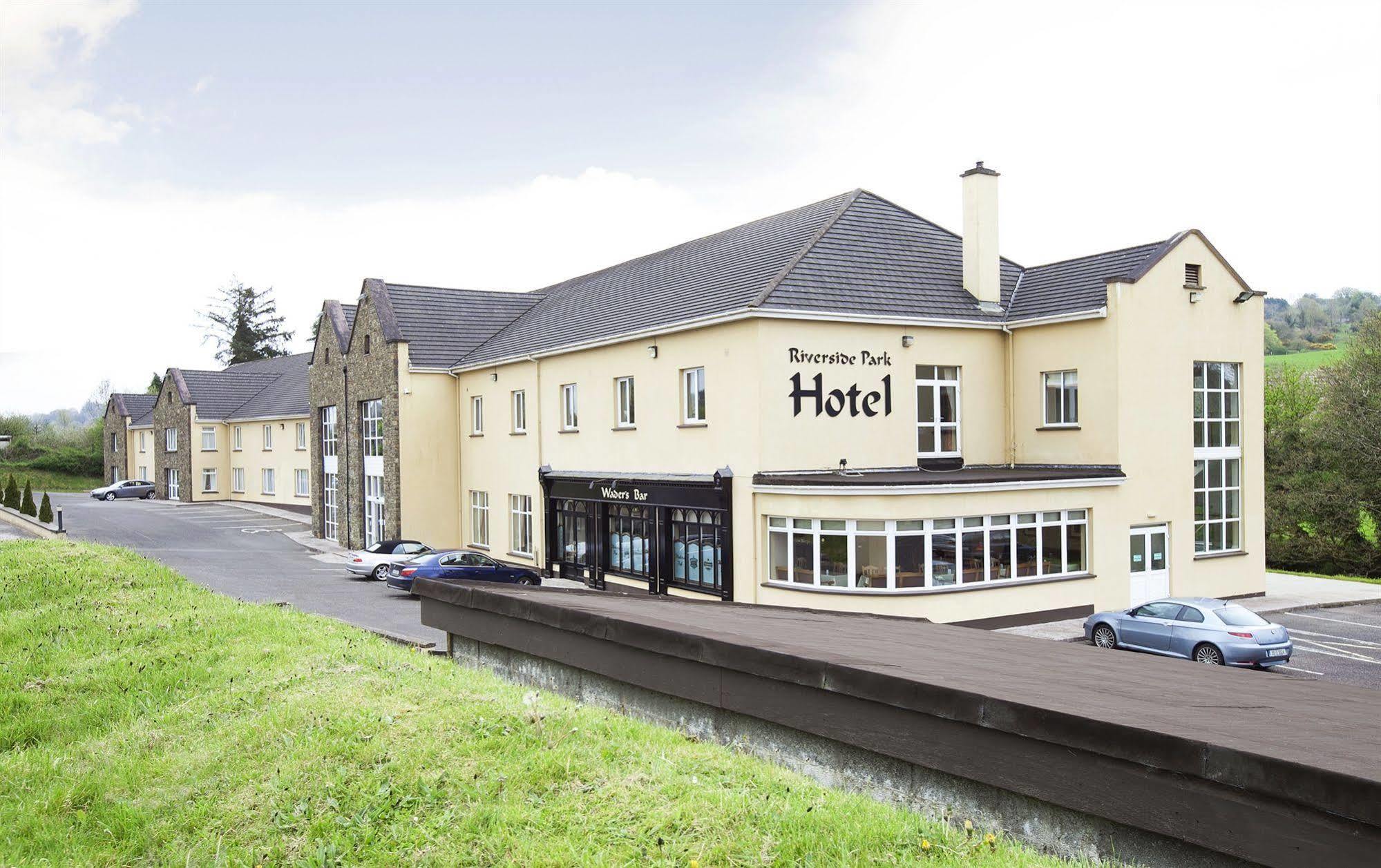 Riverside Park Hotel Макруум Екстериор снимка